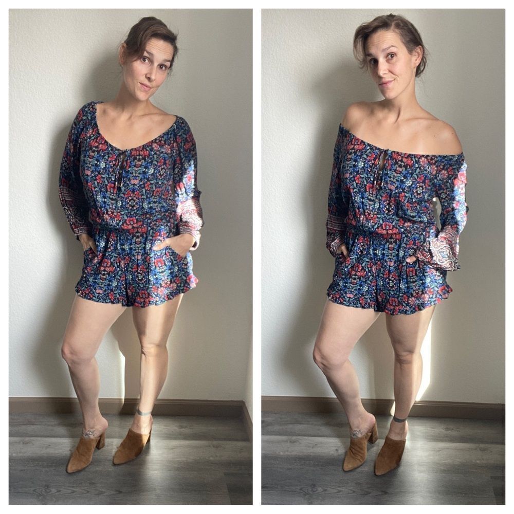 American Eagle Romper Blue Red Floral Medium Viscose Pockets Vacation